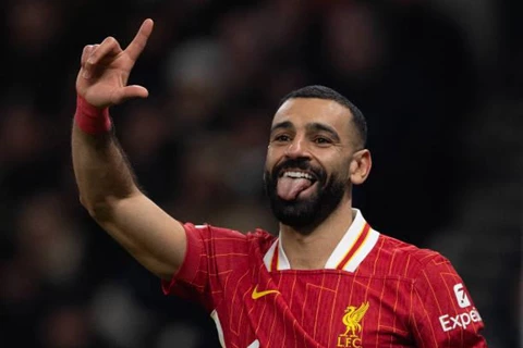 "سم للدفاع".. كيف احتفت الصحف الفرنسية بأداء صلاح؟